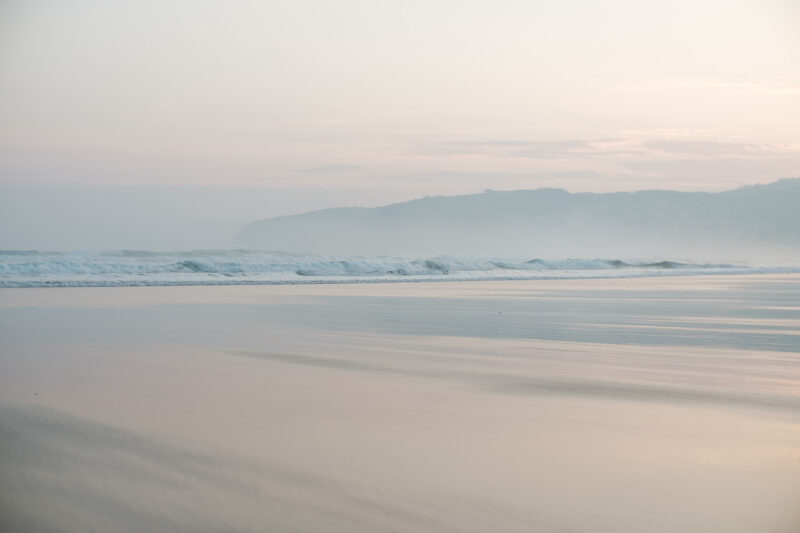 el mar y el espejo amanecer en playa