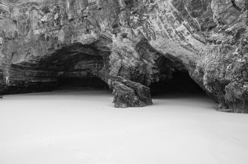 cuevas en acantilado