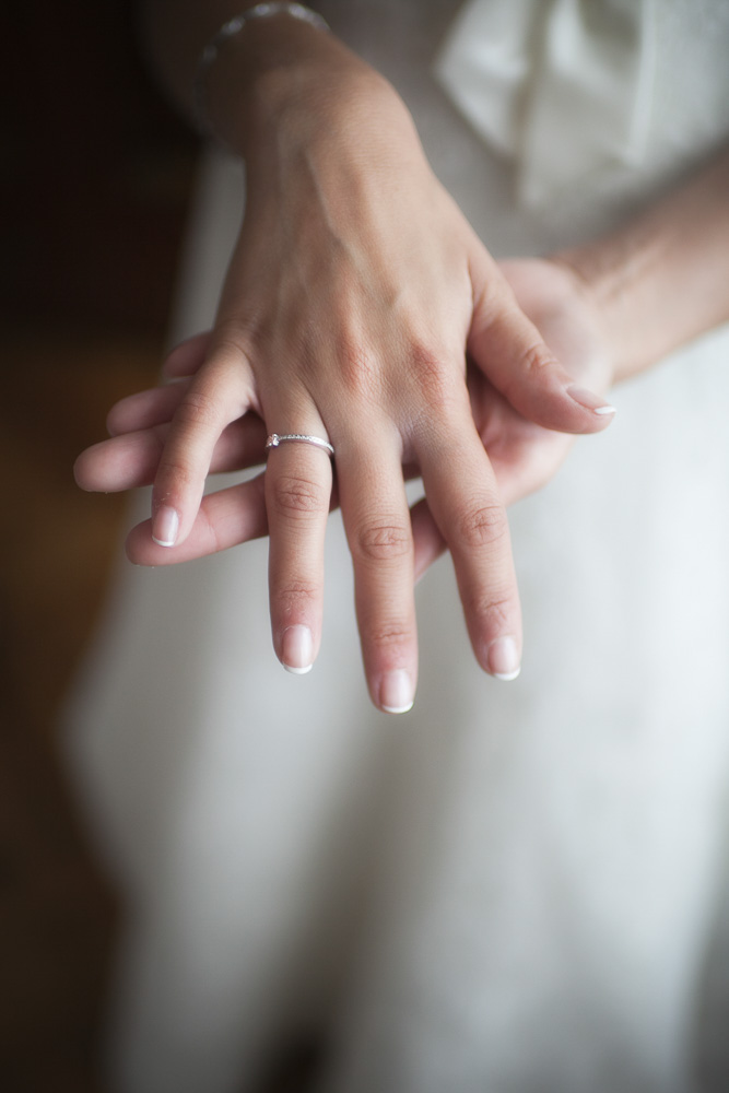 reportaje boda detalles anillos manos
