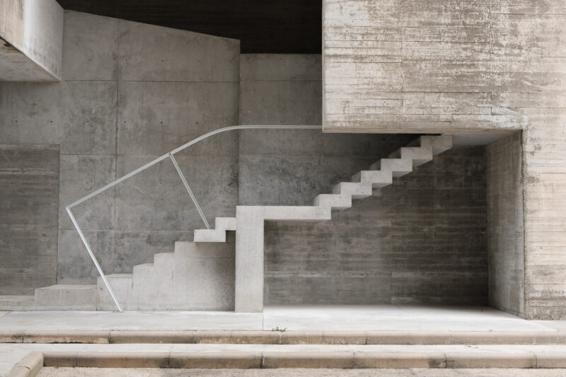 arquitectura escaleras y cemento