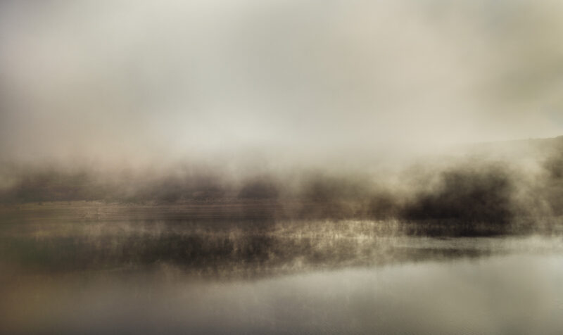 Paisajes interiores paisaje de niebla en lago